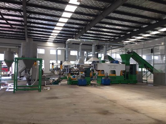 kualitas  PP Raffia Bag Granulating Plastic Recycling Machine Line 380V 50HZ pabrik