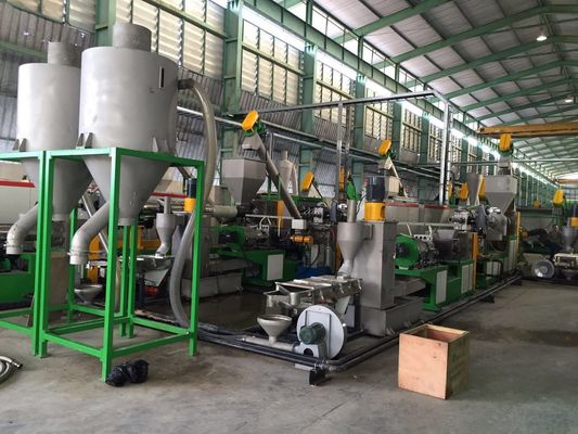 300kg / h Rigid Flakes Dua Tahap Garis Granulasi Plastik