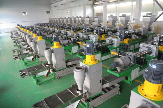 Diameter Sekrup 300kg / jam 160mm Garis Granulasi Plastik